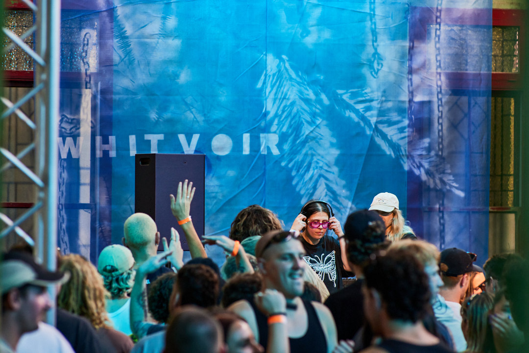 Whitvoir - campaign creative