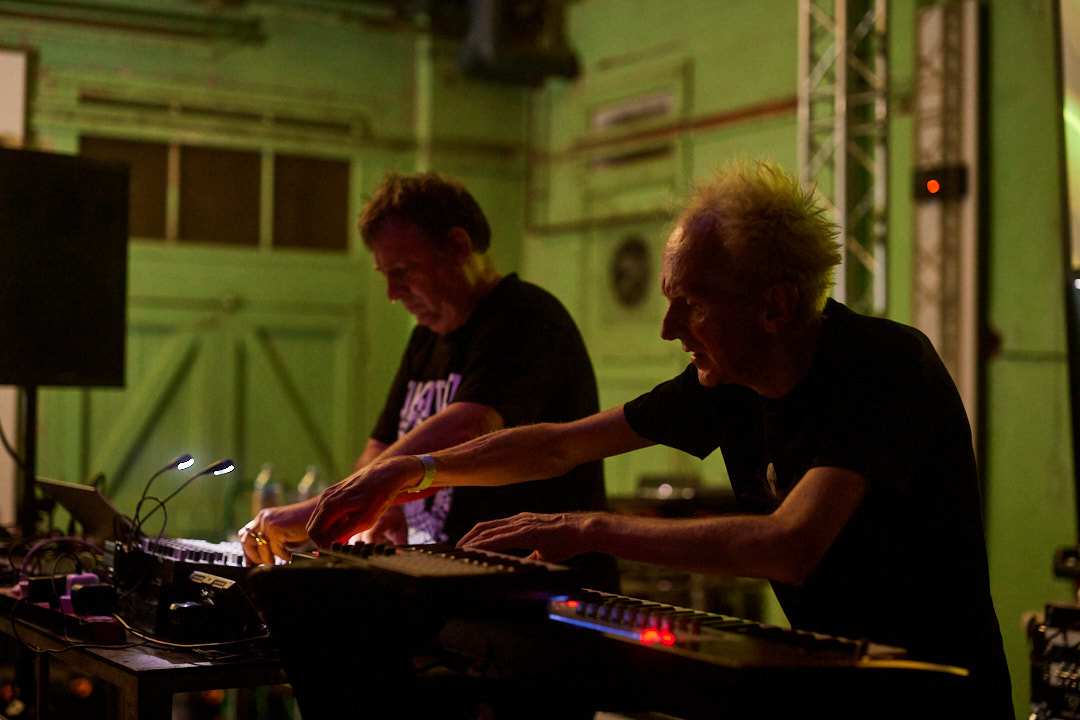 Whitvoir - brand creative