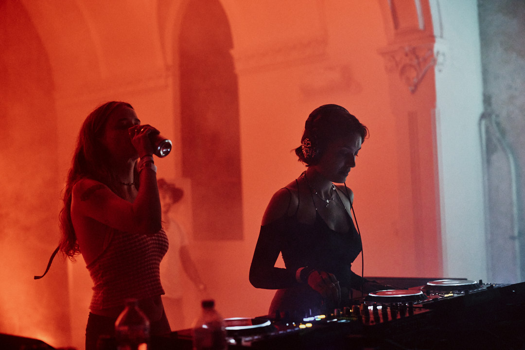 Whitvoir - campaign graphic